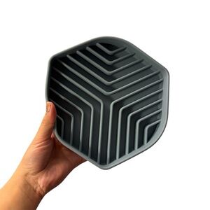 BNWT Pet dog cat Hexagonal Gray Silicone slow feeder